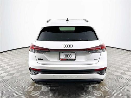 2022 Audi e-tron Premium Plus