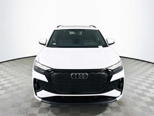 2022 Audi e-tron Premium Plus
