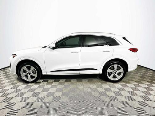 GLACIER WHITE 2025 Audi Q5 Premium Plus TFSI quattro S tronic