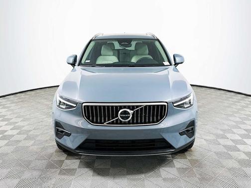 Thunder Grey Metallic 2023 Volvo XC40 B5 Plus Bright Theme