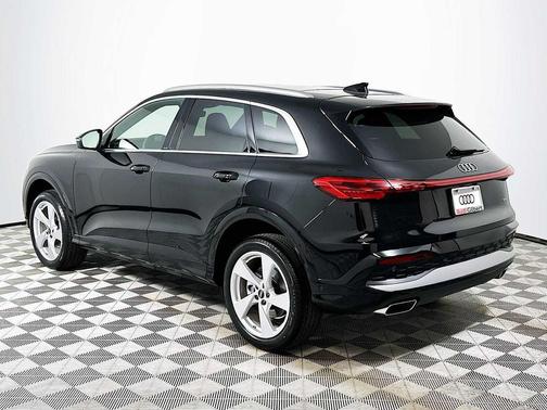 Mythos Black Metallic 2025 Audi Q5 Premium Plus TFSI quattro S tronic