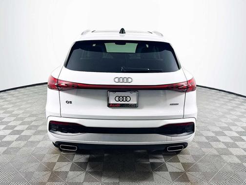 Glacier White Metallic 2025 Audi Q5 Premium Plus TFSI quattro S tronic
