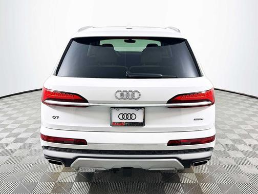 2026 Audi Q7 45 Premium Plus