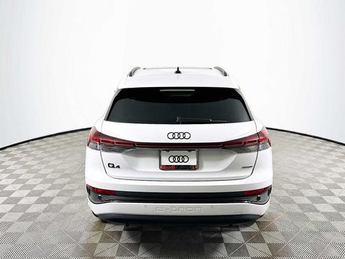 2022 Audi e-tron Premium Plus