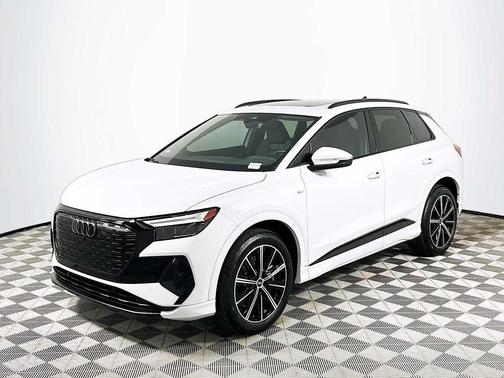 2022 Audi e-tron Premium Plus