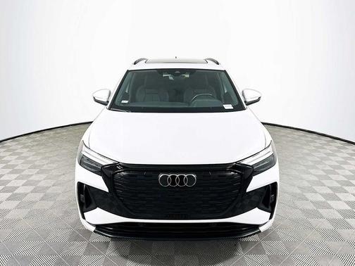 2022 Audi e-tron Premium Plus