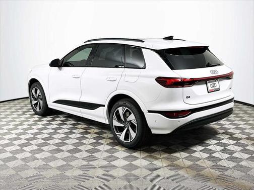 2025 Audi Q6 e-tron Premium Plus quattro