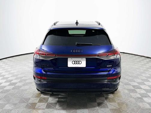 2022 Audi e-tron Premium Plus