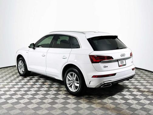 Glacier White Metallic 2023 Audi Q5 45 S line Premium