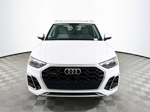 Glacier White Metallic 2023 Audi Q5 45 S line Premium