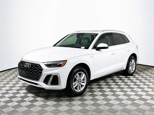 Glacier White Metallic 2023 Audi Q5 45 S line Premium