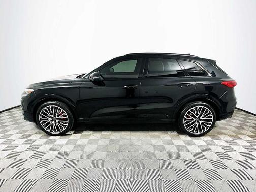 Mythos Black metallic 2026 Audi SQ5 3.0T Premium Plus
