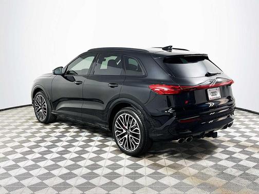 Mythos Black metallic 2026 Audi SQ5 3.0T Premium Plus