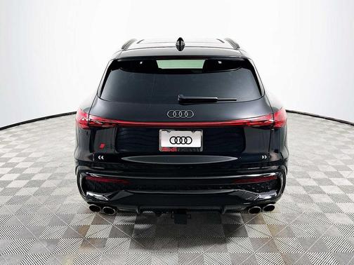 Mythos Black metallic 2026 Audi SQ5 3.0T Premium Plus