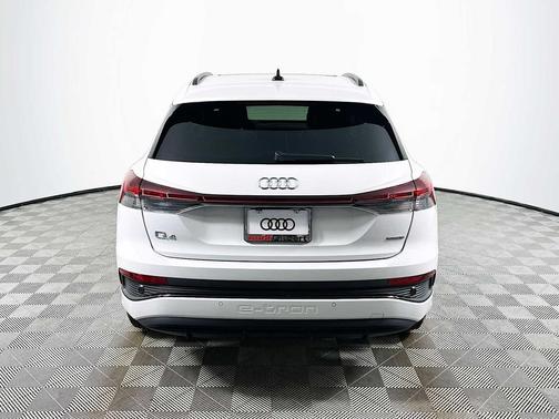 Glacier White Metallic 2023 Audi Q4 e-tron Premium 50 quattro