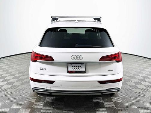 Glacier White Metallic 2021 Audi Q5 45 Premium