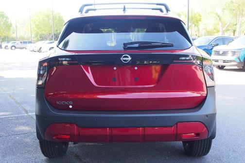 Scarlet Ember T 2026 Nissan Kicks SV