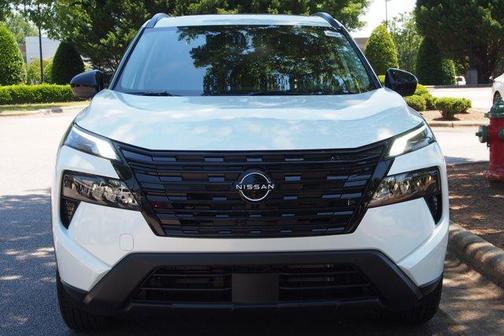 Everest White P 2026 Nissan Rogue Dark Armor
