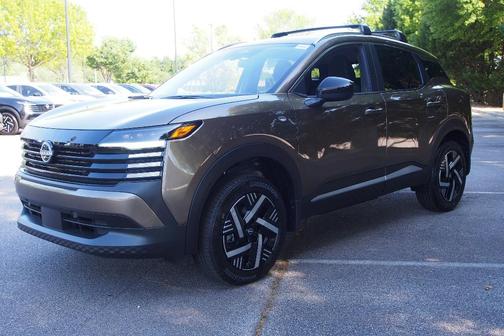 Canyon Bronze M 2026 Nissan Kicks SV