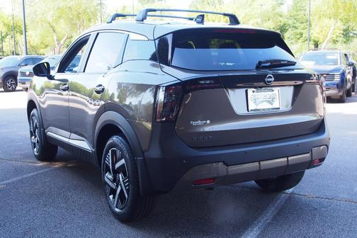 Canyon Bronze M 2026 Nissan Kicks SV