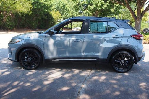 Boulder Gray Metallic 2024 Nissan Kicks SR