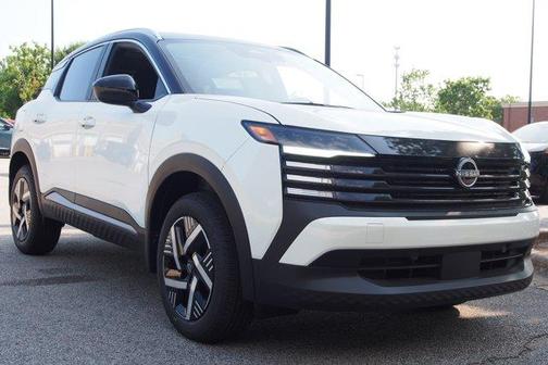 2t Wht Blk Roof 2026 Nissan Kicks SV