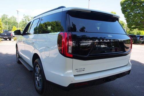 White Metallic 2025 Ford Expedition Active