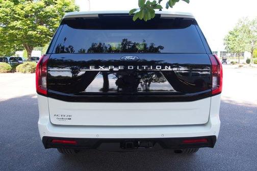 White Metallic 2025 Ford Expedition Active