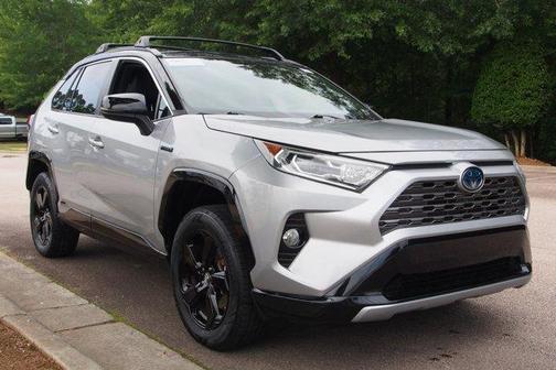 Silver Sky Metallic 2019 Toyota RAV4 Hybrid XSE
