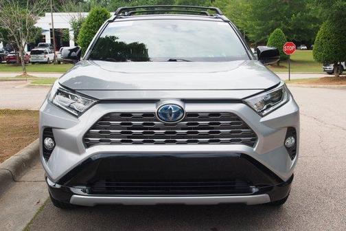 Silver Sky Metallic 2019 Toyota RAV4 Hybrid XSE