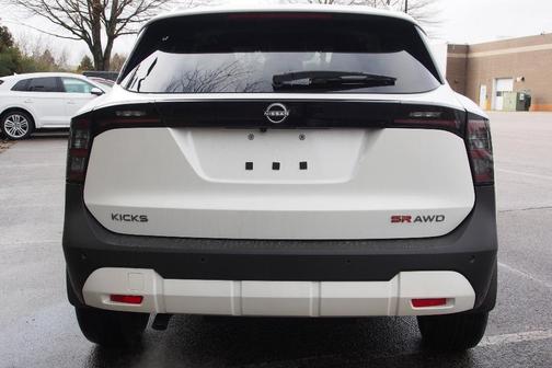 2025 Nissan Kicks SR