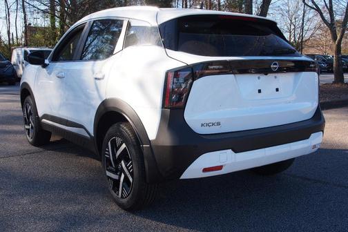 Fresh Powder 2026 Nissan Kicks SV