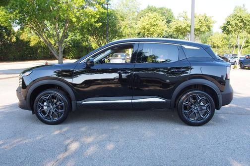 Super Black 2026 Nissan Kicks SR