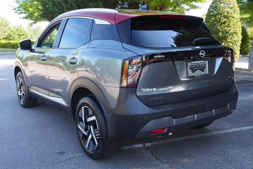 2t Gun Red Roof 2026 Nissan Kicks SV