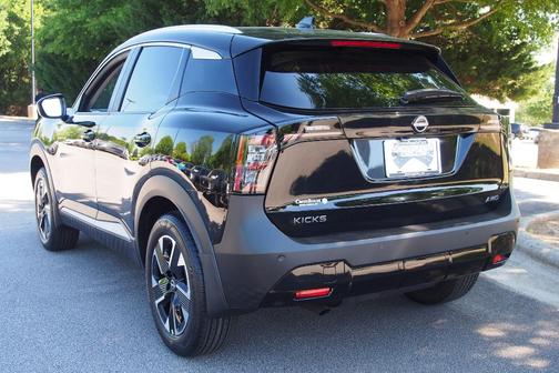 Super Black 2026 Nissan Kicks SV