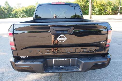 Super Black 2023 Nissan Frontier SV