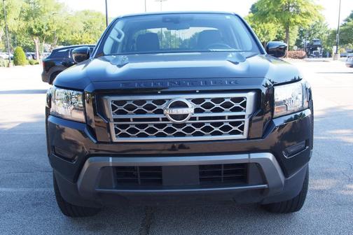 Super Black 2023 Nissan Frontier SV