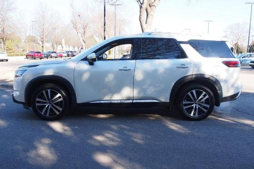 2023 Nissan Pathfinder Platinum