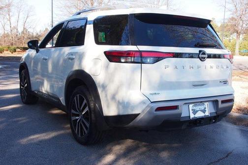 2023 Nissan Pathfinder Platinum