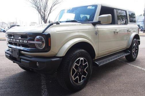 Beige 2025 Ford Bronco Outer Banks