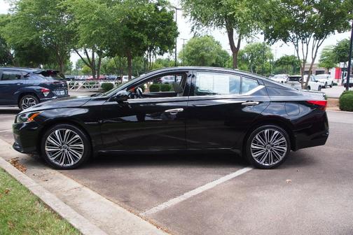 Black 2023 Nissan Altima 2.5 SL