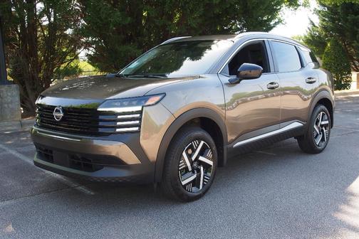 Canyon Bronze M 2026 Nissan Kicks SV