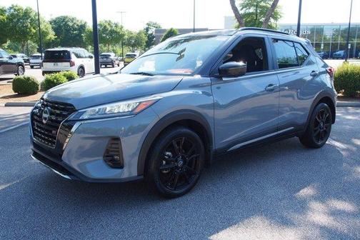 Boulder Gray Metallic 2024 Nissan Kicks SR