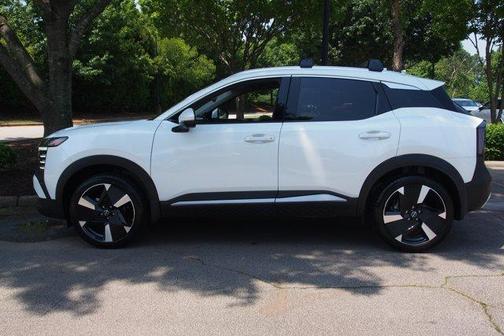 Aspen White Tri 2025 Nissan Kicks SR