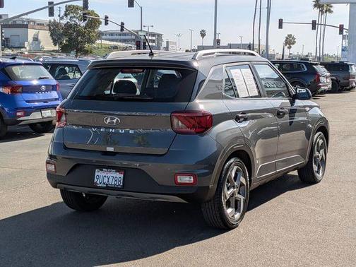 2025 Hyundai VENUE SEL