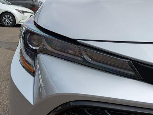 Classic Silver Metallic 2019 Toyota Corolla Hatchback SE