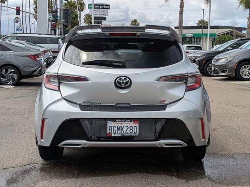 Classic Silver Metallic 2019 Toyota Corolla Hatchback SE