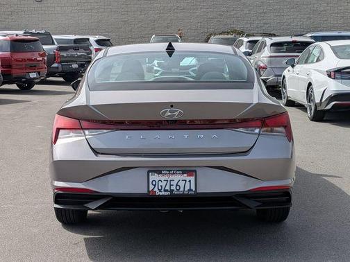 Metal 2023 Hyundai ELANTRA SEL