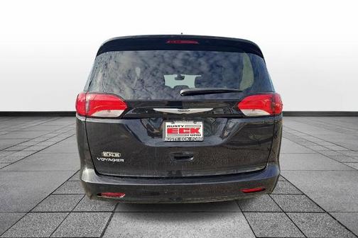 Brilliant Black Crystal Pearlcoat 2024 Chrysler Voyager LX