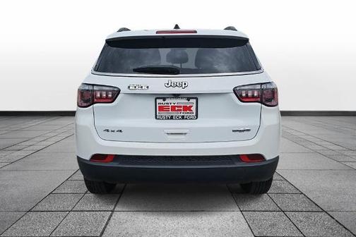 Bright White Clearcoat 2024 Jeep Compass LATITUDE